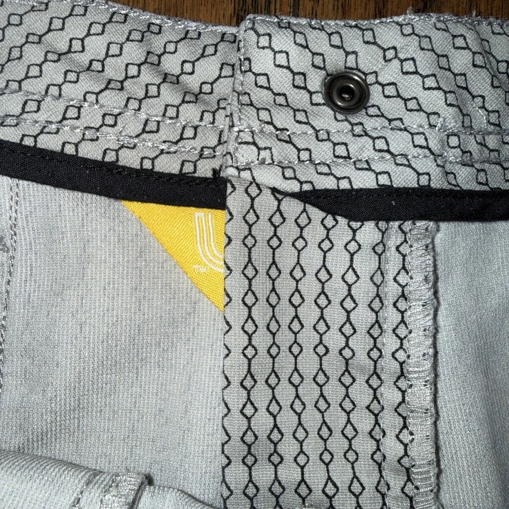 Lole‎ Womens Shorts 2 Gray Black Striped Geometric 4